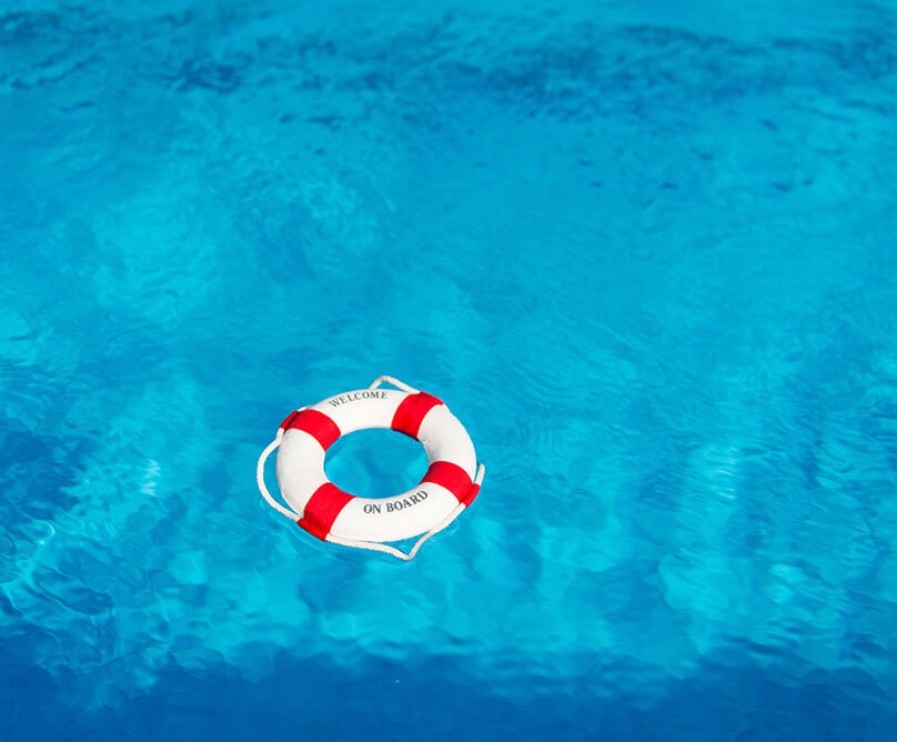 Tελευταίο μπάνιο για ηλικιωμένη σε παραλία των Μεσαγγάλων